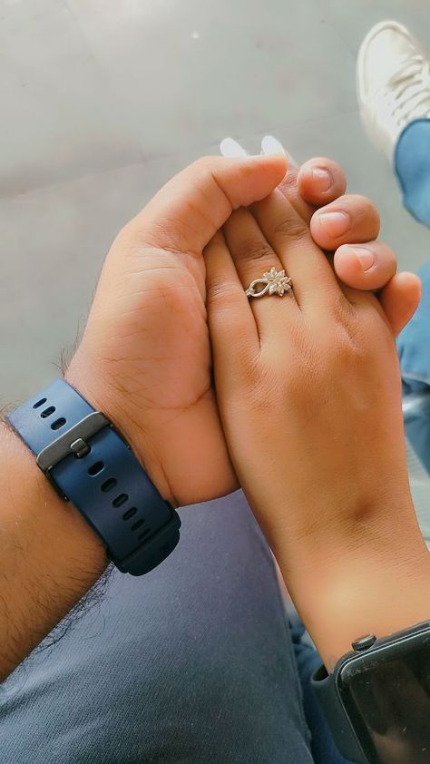 Promised forever Hand Pic For Couple, Hand Wallpaper Couple, Hand Possess, Hand Couple Pic, Hand Pics Couple, Couple Hand Poses, Couples Selfies Poses, Heart Hands Pose, Couple Poses Selfie