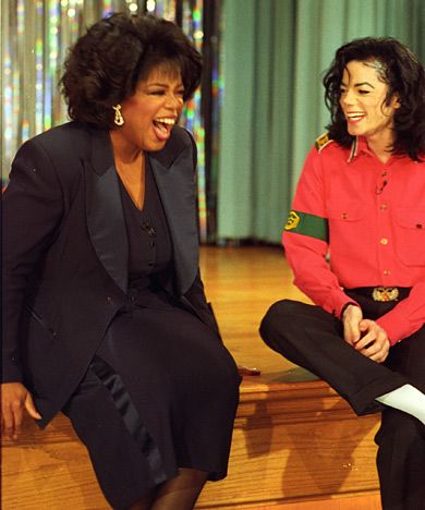 oprah and the king of pop Michael Jackson Photoshoot, Oprah Winfrey Show, Photos Of Michael Jackson, Michael Jackson Pics, King Of Music, Jackson Family, The Jacksons, Belly Laughs, People Laughing