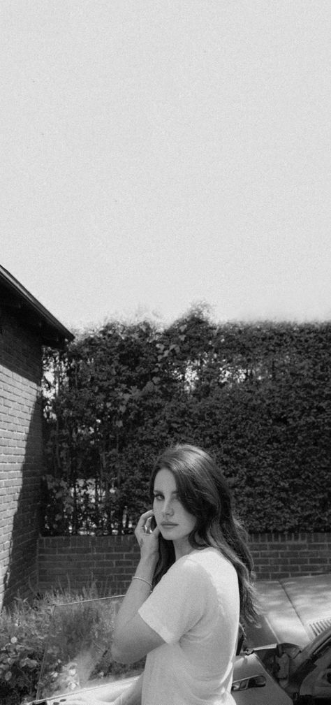 Lana Del Rey Wallpaper Lockscreen, Lana Del Rey Wallpaper Black And White, Lana Del Ray Wallpaper Iphone, Lana Wallpaper Iphone, Ldr Lockscreen, Lana Del Rey Wallpaper Iphone Aesthetic, Born To Die Wallpaper Iphone, Lana Lockscreen, Lana Del Rey Wallpaper Vintage