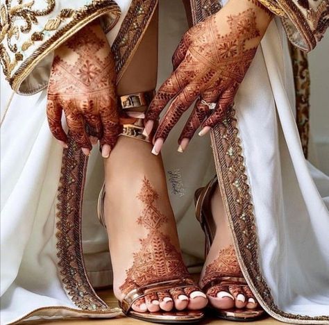 Morocco Henna, Wedding Henna Designs, Moroccan Henna, Moroccan Bride, Henna Inspired Tattoos, Foot Henna, Modern Henna, Henna Tattoo Hand, Modern Henna Designs