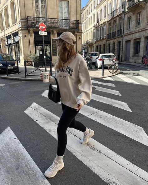 Photo inspo explore page • Instagram Chill Outfits Lazy Days, Chloé Allain, Errands Outfit Winter, Athleisure Outfits Winter, Athleisure Outfits Fall, Comfy School Outfits, Jogging Style, Japan Outfits, Outfits Lazy