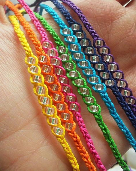 Hemp Bracelet Patterns, Diy Anklet, Macrame Bracelet Patterns, Handmade Rakhi, Diy Bracelets Tutorials, Bracelets Handmade Diy, Bracelet Craft Diy, Diy Friendship Bracelets Patterns, Bracelets Design