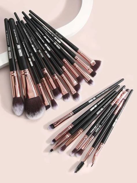 Perfect Eye Makeup, Makeup Brush Kit, Makeup Brush Set Professional, Makeup Brushes Set, Professional Makeup Brushes, Contour Brush, Soft Makeup, Concealer Brush, Brush Kit