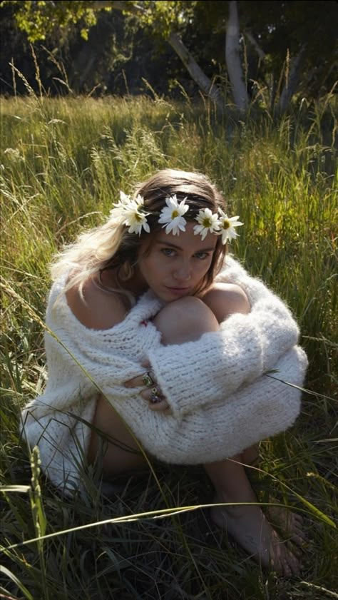 Camilla Akrans, Miley Cyrus Photoshoot, Miley Cyrus Style, Forever My Girl, Hippie Love, Popular People, Hannah Montana, Aesthetic Indie, Famous Girls