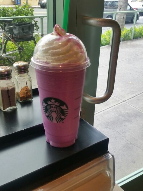 Barbie Frappuccino Starbucks, Barbie Milkshake, Unicorn Frappuccino, Squatty Potty, Starbucks Frappuccino, Halo Halo, At Starbucks, Barbie Movie, Juicy Fruit