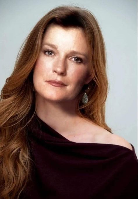 Star Trek Crew, Kate Mulgrew, Great Love Stories, Crew Members, Favorite Celebrities, Star Trek, Love Story, It Cast, Actresses