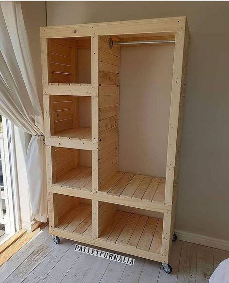 Women Wardrobe Design Closet Ideas, Diy Closet Ideas, Pallet Wardrobe, Wardrobe Diy, Pallet Closet, Home Office Furniture Design, Simple Closet, Closet Design Layout, Open Closet