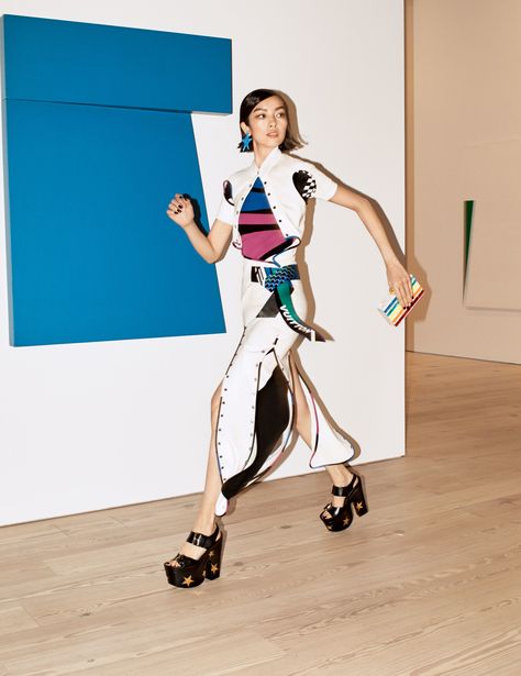 The Metropolitan Museum of Art Is About to Become Your Favorite New Fitness Destination Fei Fei Sun, American Vogue, Museum Fashion, Tabitha Simmons, Vogue Us, Evening Walk, Lifestyle Habits, Take A Walk, Vogue Magazine