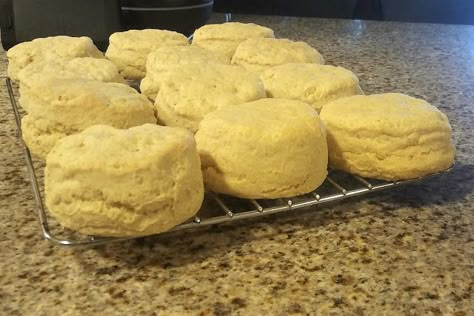 Einkorn Biscuits, Einkorn Bread, Sour Cream Biscuits, Flour Biscuits, Einkorn Recipes, Einkorn Flour, Wheat Recipes, Berry Breakfast, Cast Iron Griddle