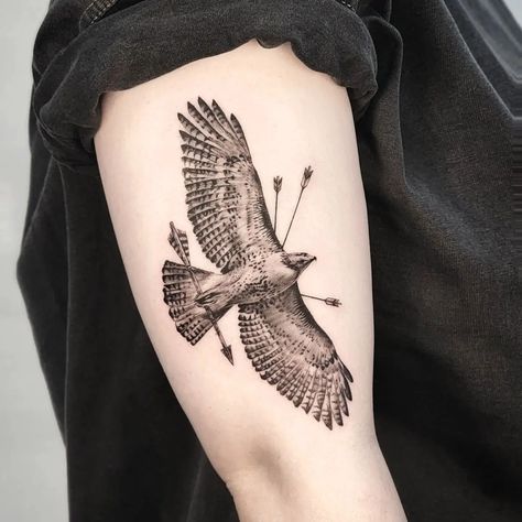 Eagle Tattoo Forearm, Microrealism Tattoo, Bald Eagle Tattoos, Small Eagle Tattoo, Falcon Tattoo, Traditional Eagle Tattoo, Animal Tattoos For Women, Hawk Tattoo, Tattoo Shoulder