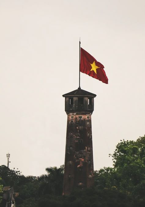 Vietnam Flag Aesthetic, Hanoi Aesthetic, Vietnam Aesthetic, Vietnam Flag, History Background, Vietnam History, Anatomy Sketches, Hanoi Vietnam, Beautiful Sites