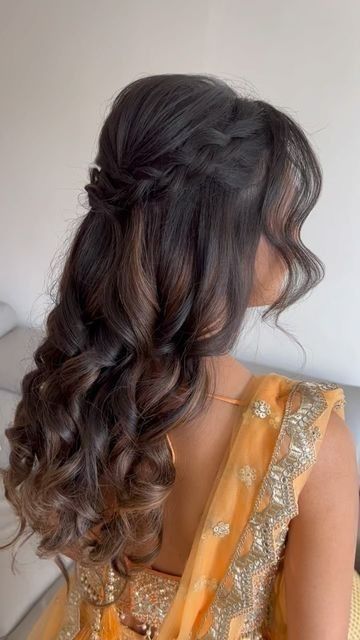 Long Hair Bridal, Mehndi Hairstyles, Bridemaids Hairstyles, Vintage Bridal Hair, Unique Wedding Hairstyles, Hair Style On Saree, Engagement Hairstyles, Traditional Hairstyle, Guest Hair