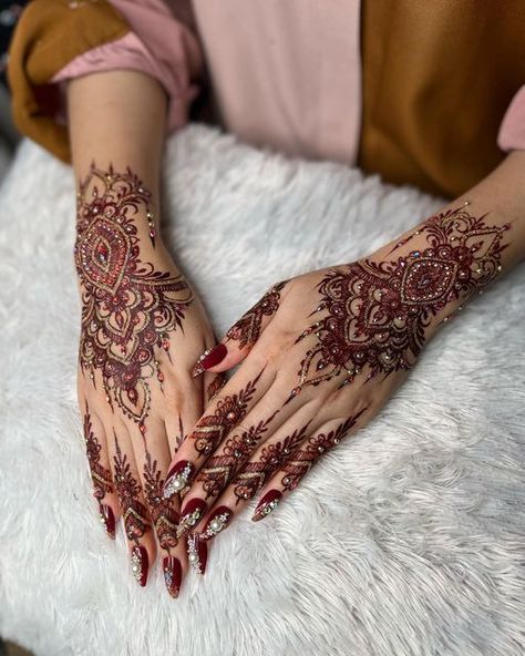 Henna Wedding Designs Bridal Mehndi, Wedding Henna Designs Simple, Henna Design For Wedding, Henna Merah Pengantin, Wedding Henna Designs Brides Simple, Henna Wedding Maroon, Engagement Henna Designs, Simple Bridal Henna Designs, Hindu Mehndi Designs