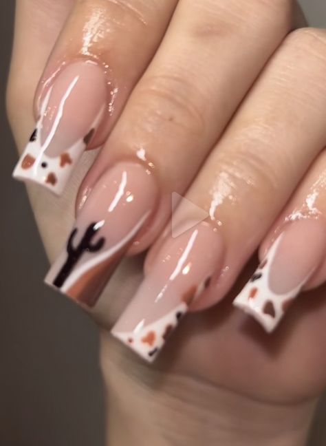 Simple Nails Cow Print, Nails Acrylic Country, Texas Nails Designs Ideas, Texas Inspired Nails, Senior Nails Ideas 2025, Kawasaki Nails, Western Valentine Nails, Cowgirl Nail Ideas, Vaquita Nails