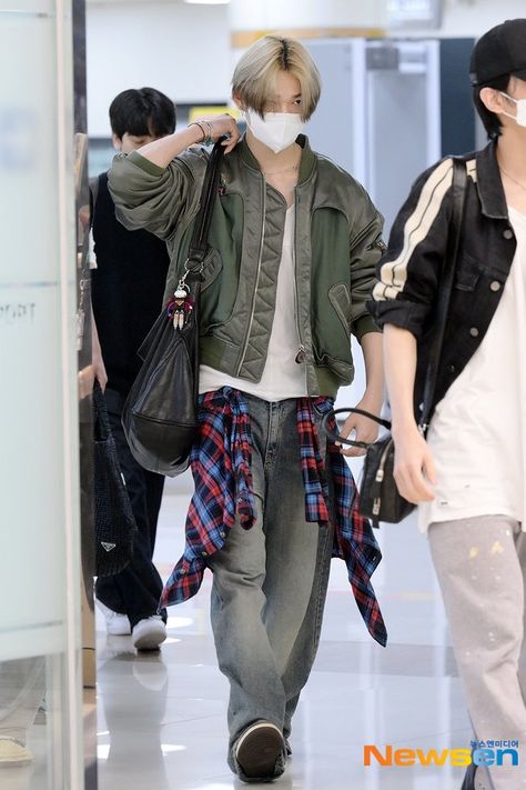 Baggy Outfits, Action Pose, Action Poses, Inspired Outfits, Airport Style, Men Fashion, Fashion Inspiration, Men's Fashion, Outfit Inspirations