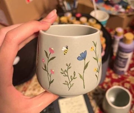 Mug Decorating Ideas, Creative Mug, Diy Pottery Painting, Tea Diy, Paint Your Own Pottery, Creative Coffee, Keramik Design, Cup Crafts, Hand Painted Pottery