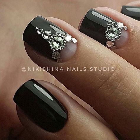 Black Nail Jewel Design, Black Nails With Jewels Rhinestones, Black Swarovski Nails, Iced Nails, Bling Manicure, Nails Strass, Gem Nail Designs, Nail Diamond, Nails Art Designs