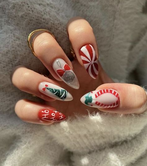 Christmas Tree Nail Designs, Xmas Nail Designs, Nail Art Noel, Christmas Tree Nails, Christmas Gel, Red Christmas Nails, Tree Nails, Winter Nails Acrylic, Cute Christmas Nails