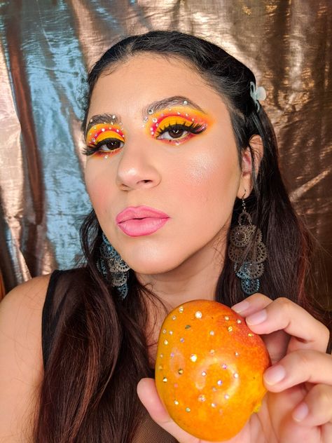 Maquillaje @ddlarjmakeup Fruit Mango, Halloween Ideas, Face Paint, Carnival Face Paint, Carnival, Mango, Fruit, Halloween, Makeup