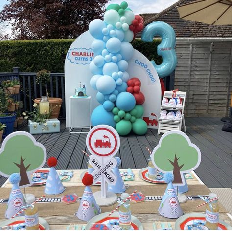 Train Birthday Party Backdrop, Train Theme Centerpieces, Train Birthday Backdrop, Train Balloon Arch, Thomas Train Birthday Party, Train Balloons, Train Birthday Party Cake, Train Birthday Party Decorations, Train Theme Party