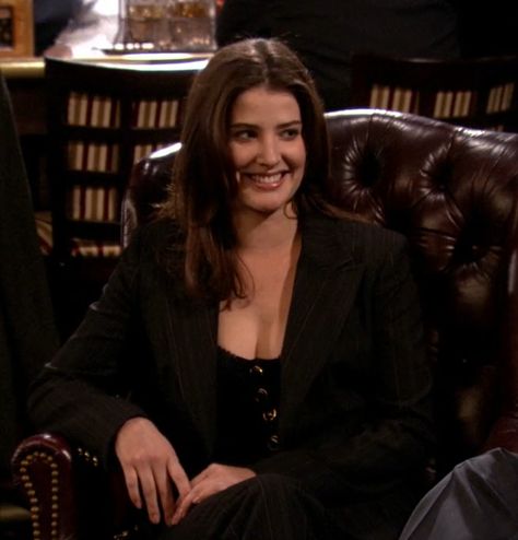 Tv Character Costumes, Robin Scherbatsky, Cobie Smulders, How I Met Your Mother, Marvel Women, Tv Characters, Fashion Tv, Teenage Years, Pose Reference Photo