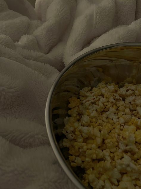 popcorn, movie night, night in, bedding, aesthetic food, snack ideas, metal bowls, snuggle, date night Food Snack Ideas, Popcorn And Movie, Popcorn Movie Night, Snacks Before Bed, Rainy Day Movies, Bedding Aesthetic, Girls Night Movies, Popcorn Movie, City Life Aesthetic