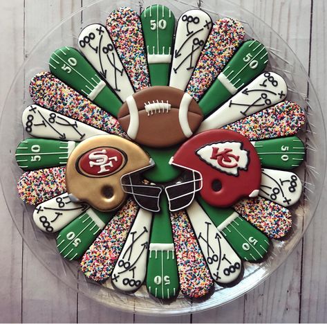 Football Team Cookies, Eagles Cookies, Superbowl Cookies, Cookies Football, Football Sugar Cookies, Super Bowl Cookies, Cookie Platters, Sports Cookies, Football Cookies