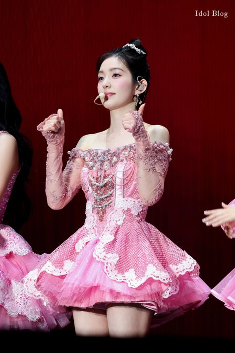 Red Velvet Outfits, Figure Skating Outfits, Irene Red Velvet, Concert Fits, Red Velvet Irene, Velvet Fashion, Performance Outfit, Pink Outfit, Stage Outfits