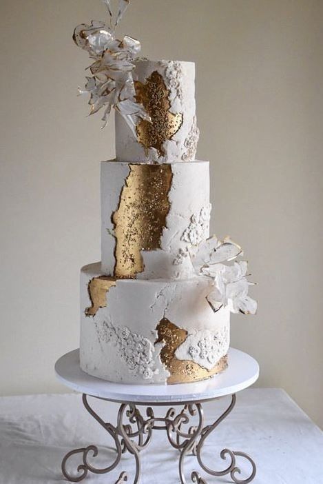 White And Gold Wedding Cake, Extravagant Wedding Cakes, White And Gold Wedding, Wedding Cakes Elegant, Marble Wedding, Tiered Cake, Amazing Wedding Cakes, Wedding Cake Rustic, Fall Wedding Cakes