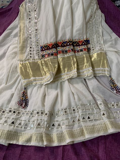 Kutchi Work, Long Blouse Designs, Mirror Work Blouse Design, Saree Work, Lehenga Saree Design, Trendy Outfits Indian, Traditional Blouse Designs, Lehenga Designs Simple, Cotton Saree Designs