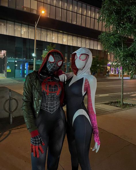 Spider Man And Woman Costume, Miles Morales And Gwen Costume, Miles Morales And Gwen Stacy Halloween Costume, Halloween Costumes For 7 Friends, Spiderman And Spider Gwen Costume, Matching Spiderman Costume, Héros And Villians Costume, Spider Man Duo Costume, Halloween Costumes Spiderman Women