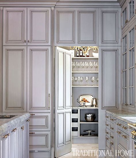 Inspirational Kitchens (9) Gömda Rum, Dold Dörr, Kitchen Pantry Doors, Beautiful Pantry, Hidden Pantry, Butlers Pantry, Wall Photo, Popular Kitchens, New Kitchen Cabinets