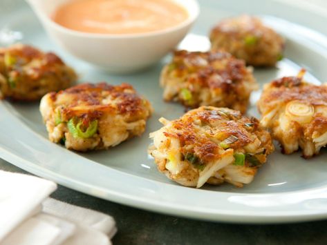 These succulent two-bite crab cakes are excellent as an appetizer with the pepper sauce passed on the side or, for cocktail parties, give each one a small dollop of the sauce just before serving. You can fry them up to 2 days ahead and refrigerate between layers of waxed paper; reheat in a 200°F oven on baking sheets. Red Pepper Sauce Recipe, Crab Cake Appetizer, Mini Crab Cakes, Pepper Sauce Recipe, Paprika Sauce, Crab Cake Recipe, Remoulade Sauce, Red Pepper Sauce, Crab Cake