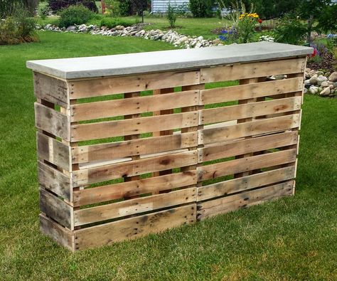 Diy Pallet Bar, Pallet Bar Plans, Bar Made From Pallets, Wooden Pallet Bar, Bar Pallet, Bar En Palette, Bar En Plein Air, Patio Bars, Pallet Bar Diy