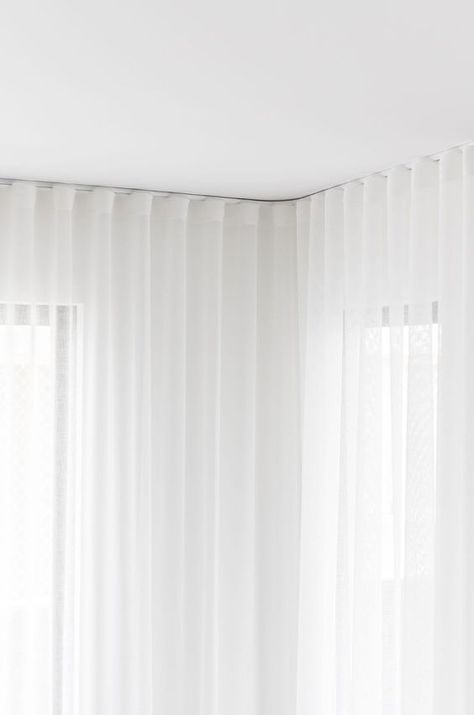 Cortina Wave, Sheer Curtains Bedroom, Sheers Curtains Living Room, Room 2023, Plain Curtains, White Sheer Curtains, Curtain Rails, Curtains Living, Home Curtains