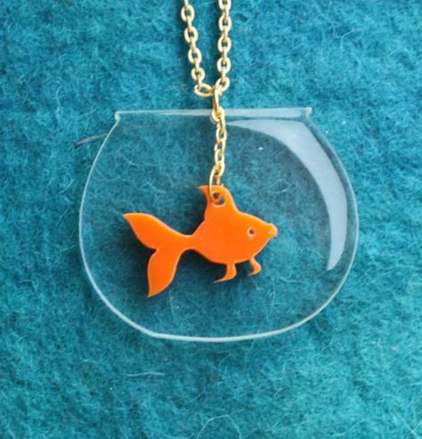 Shrinky Dink idea Plastic Fou, 3d Tiskárna, Shrinky Dink Jewelry, Shrinky Dink Crafts, Kawaii Necklace, Shrink Plastic Jewelry, Shrink Art, Shrinky Dink, Fish Necklace