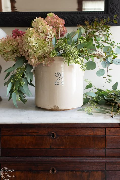 Coastal Fall Home Tour - Simple Decor Ideas for Fall | Finding Silver Pennies #falldecor #homedecor #styling #floral #floralinspiration Crock Decor, Coastal Fall, Vintage Crock, Interior Vintage, White Vase, Deco Floral, Antique Decor, Spring Home, Simple Decor