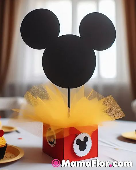 Ideas para Centros de mesa de Mickey Mouse - MamaFlor.com Mickey Mouse Centerpieces, Mickey Mouse Centerpiece, Mickey Mouse Birthday Decorations, Fiesta Mickey Mouse, Mickey Theme, Disney Cars Birthday, Cars Party, Boy Christening, Minnie Mouse Birthday Party