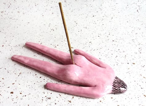 These nude incense holders are the perfect gift for your favourite exhibitionist - Fashion Journal Interior With Wood, Fashion Journal, Sculpture Art Clay, Sculptures Céramiques, Tanah Liat, Clay Diy Projects, Pottery Handbuilding, Diy Ceramic, Pottery Crafts