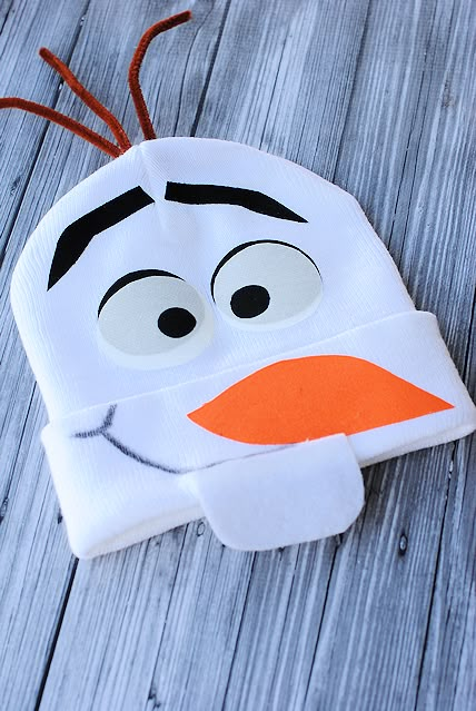 Easy No Sew Olaf Costume & 89 More Costume Ideas - Crazy Little ... Pregnant Olaf Costume, Olaf Halloween, Olaf Hat, Olaf Costume, Carnaval Costume, Baby Kostüm, Frozen Costume, Crazy Hats, Sew Easy