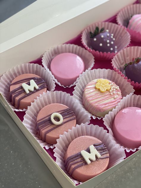 Mother's Day Treat Box Ideas, Mother’s Day Sweet Treats, Mother’s Day Dipped Treats, Mother’s Day Treats Idea, Box Desayuno, Mother’s Day Bakery Treats, Bussines Packaging, Mother’s Day Chocolate Covered Oreos, Mother’s Day Chocolate Dipped Oreos