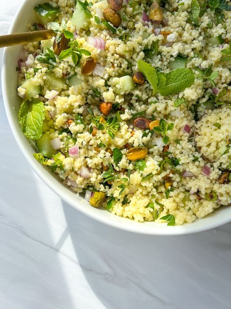 Jenn Aniston Salad with Couscous Summer Couscous Salad, Salad Couscous, Froyo Recipe, Jennifer Aniston Salad, Shopska Salad, Aniston Salad, Buttered Corn, Mini Cucumbers, Lemon Potatoes