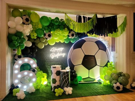 Football Party Balloons, Soccer Baby Showers, Soccer Party Decorations, Soccer Theme Parties, Football Theme Birthday, Football Balloons, Football Party Decorations, Soccer Birthday Parties, Soccer Theme