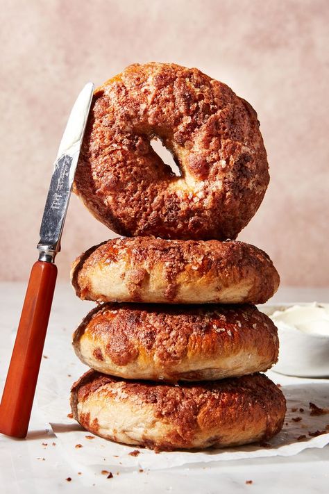 Cinnamon Crunch Bagel Recipe, Panera Bagels, Cinnamon Crunch Bagel, Cinnamon Bagels, Cinnamon Raisin Bagel, Bagel Toppings, Cinnamon Crunch, King Arthur Baking, Brunch Bread