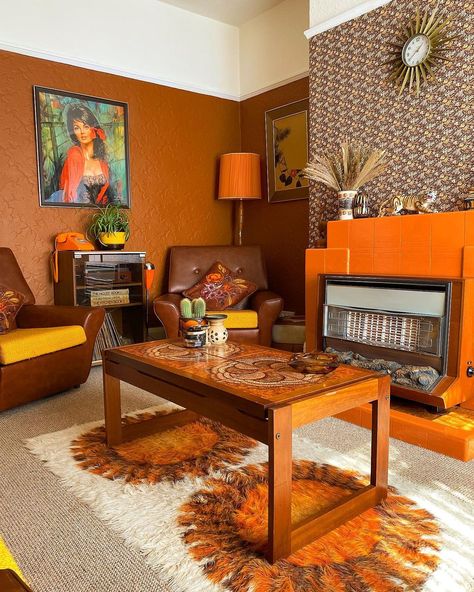 Living Room Designs 70s, Retro Living Room 1970s Vintage, 60s Living Room Vintage, 70s Retro Aesthetic Living Room, 1970s Interior Design Living Rooms, 60s Interior Design 1960s Living Rooms, Retro Living Room Ideas 1970s 70s Decor, 70s Vintage Living Room, 1970 Interior Design 70s Decor