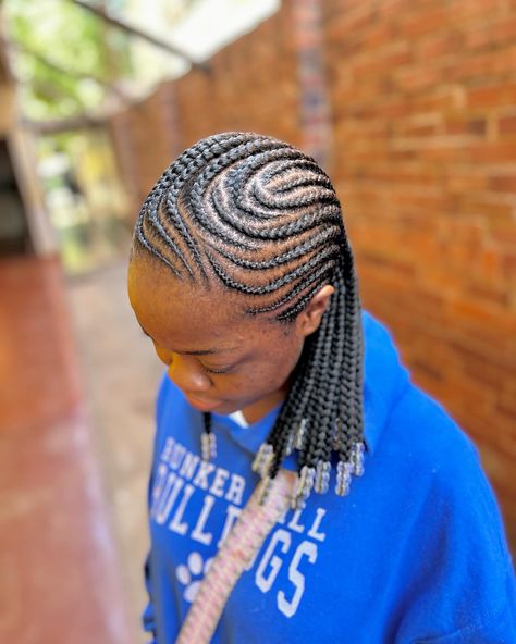 Meduim cornrows with beads ❤️ Cornrow With Beads, Cute Cornrows, Ghana Weaving Styles, Cornrows With Beads, Ghana Weaving, Protective Style, Cornrow, Protective Styles, Ghana