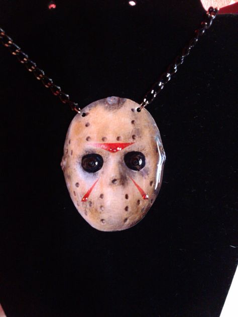 Ꮰαʂσɲ Ɲҽvҽɽ ᗪᎥҽʂ Jason Voorhees Mask, Hay Bale Art, Polymer Clay Halloween, Famous Characters, Polymer Clay Sculptures, Mask Necklace, Hay Bales, Halloween Charms, Polymer Crafts