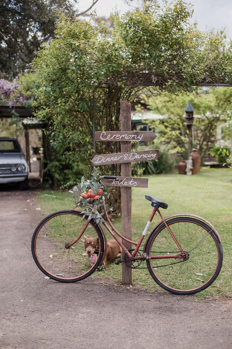 Boho Vintage Wedding, Vintage Rustic Wedding Decor, Unique Wedding Signs, Chinoiserie Wedding, Bike Wedding, Paint Bike, Vintage Boho Wedding, Vintage Wedding Signs, Chic Vintage Brides