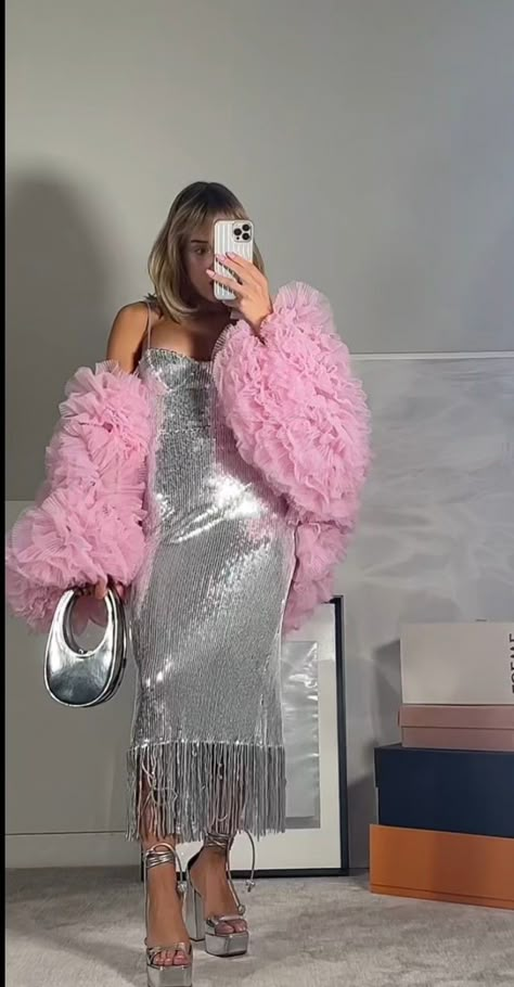 Birthday Core, Barbie Mood, New Year Outfit, Festival Outfit Ideas, 70s Glam, Creative Cocktail, Bachelorette Party Bride, Glam Outfit, Taylor Swift Outfits