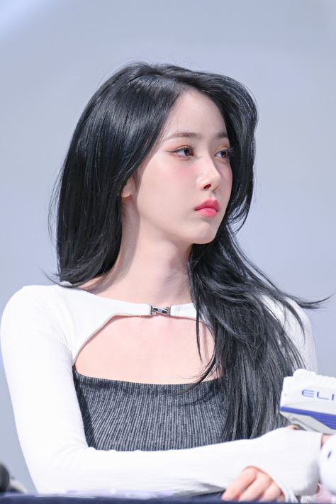 Sinb Gfriend, Snsd Taeyeon, Korean Birthday, G Friend, Korean Entertainment, Queen B, Popular Music, Music Is, Entertainment Industry